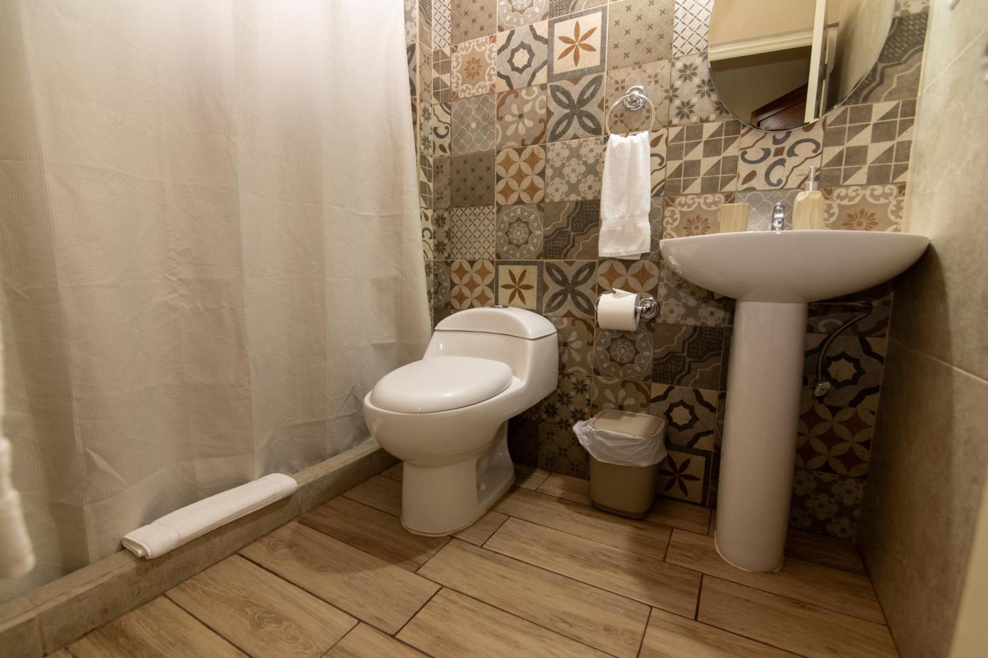 In & Out Hotel (Adults Only) Guatemala City Стая снимка