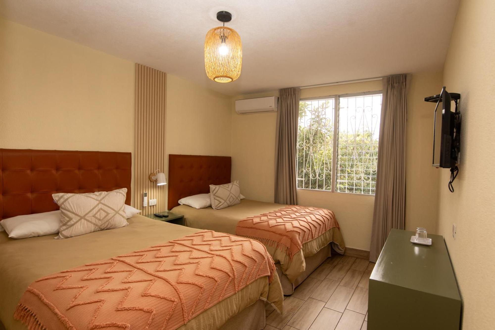 In & Out Hotel (Adults Only) Guatemala City Стая снимка